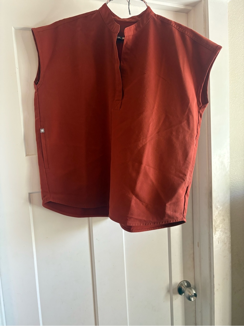 Figs scrub top